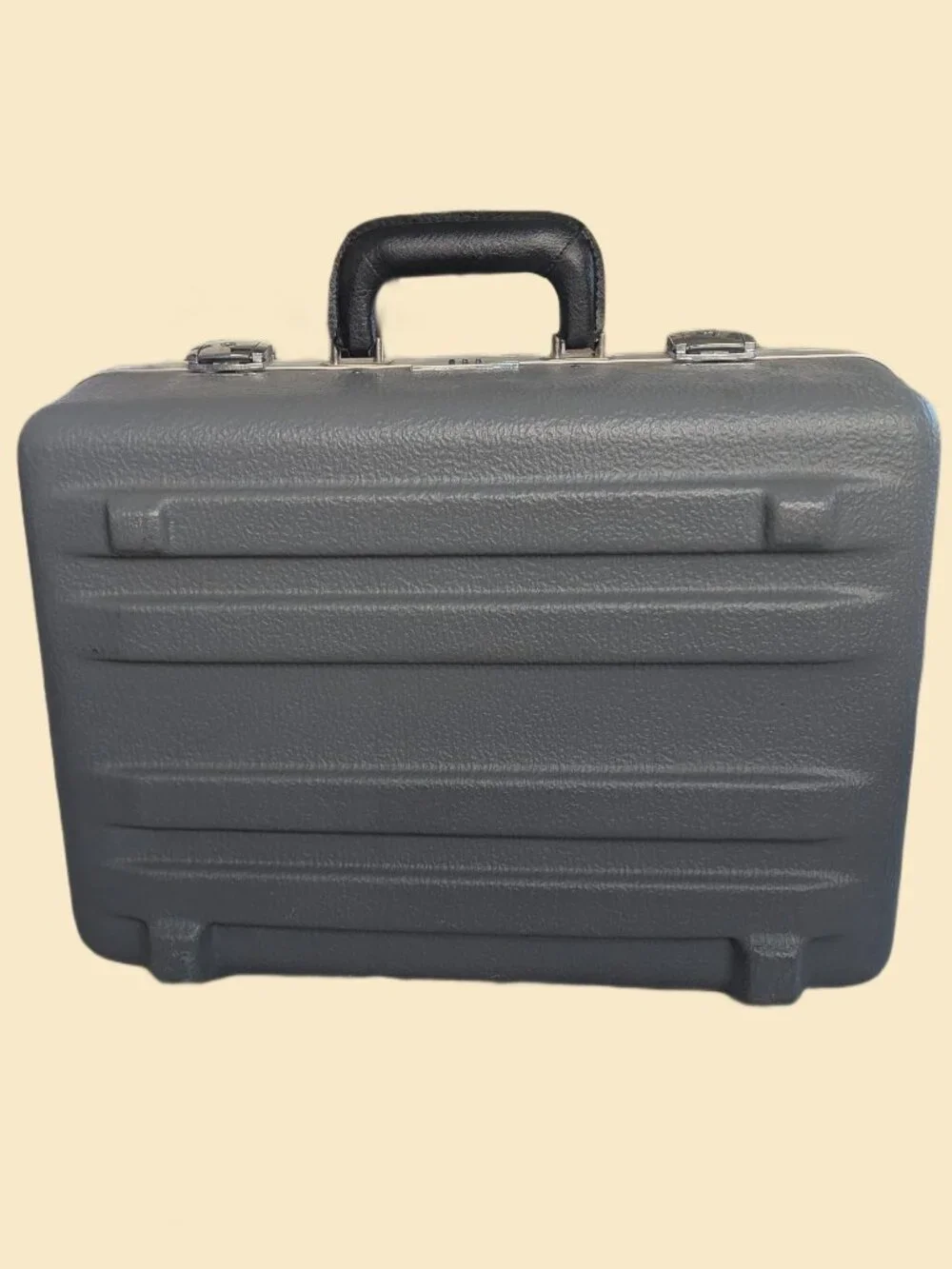 Vintage Hardshell - Combo Lock case - with inside padding